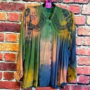 Vintage O/S beautiful beating button down blouse tie-dye
